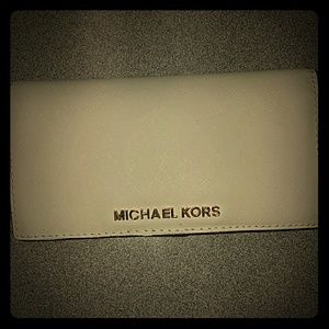 *Reposh* Michael Kors wallet